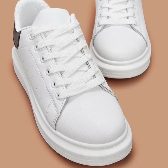 NWT SHEIN Lace-up Front Chunky Sneakers - Picture 3 of 6